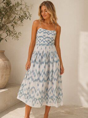saylor meghan midi dress Bring on the color @dailykongfidence is styling our Meghan midi. Liven up your wardrobe this summer & shop our bright dresses at the link in our bio #saylorny